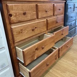 Nine Drawers Dresser With Rails 