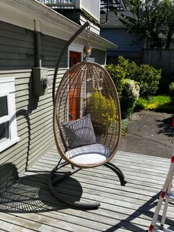 Swinging Egg Chair
