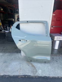 2019-2015 Volvo XC40 Right Rear Door OEM