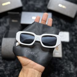 Prada Designer Shades 👀 (Comes With Box & Card)