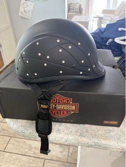 Women’s motorcycle helmet
