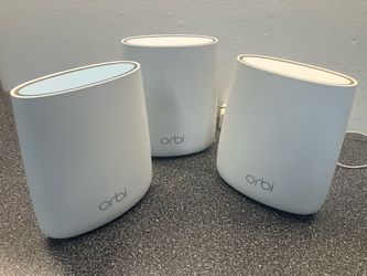NETGEAR Orbi RBR20 Router + Two RBS20 Satellite Tri-Band Mesh WiFi 2200 White
