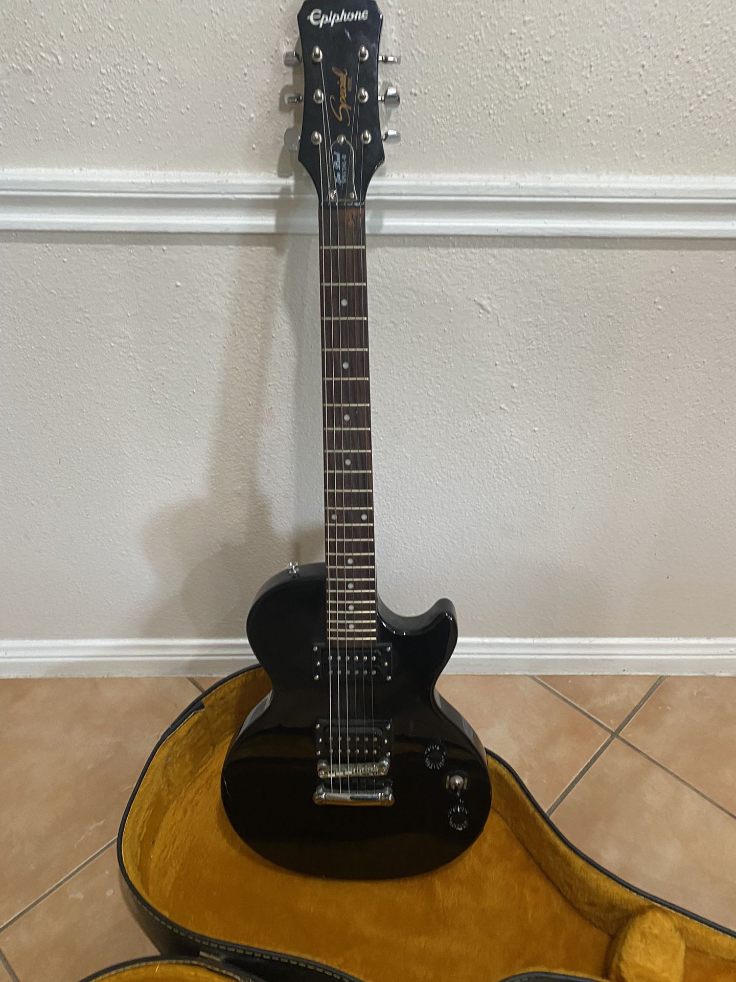 Electric Guitar With Case 