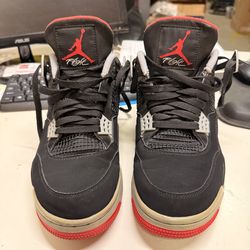 Air Jordan 4 Bred