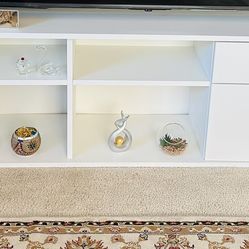 IKEA VIHALS TV Stand – Good Condition