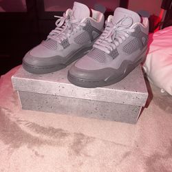 Jordan 4 grey Retro
