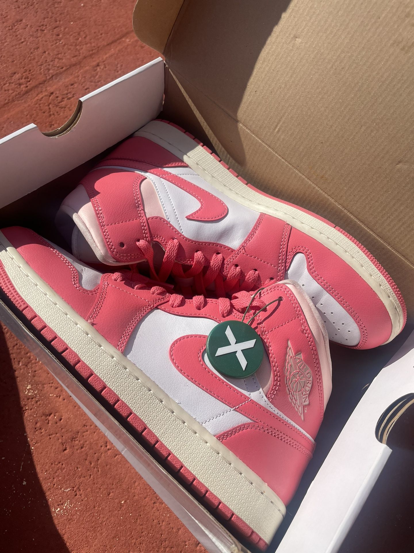 WMNS AIR JORDAN 1 MID