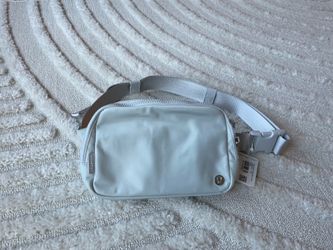 Lululemon Everywhere Belt Bag 2L - new with tags