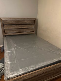 Full size bed