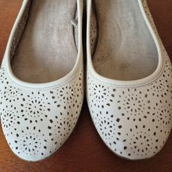 Comfy Cute Size 9.5 Flats 