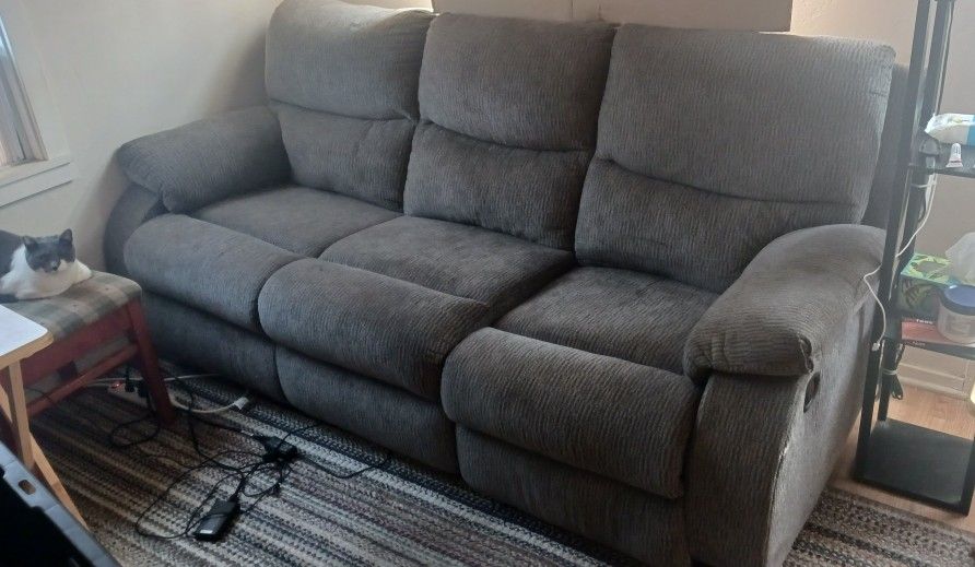 Scranto Manual Reclining Sofa