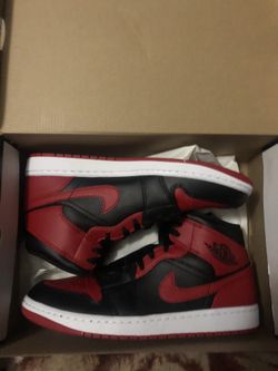 Jordan 1 Retro Mid “Banned” Size 10.5