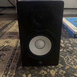 2 YAMAHA Powered speaker 