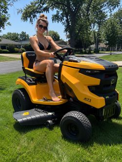 2024 Cub Cadet XT1 Enduro 42” 19HP Excellent Condition !!!