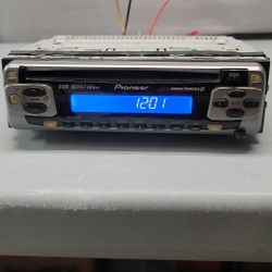 Pioneer DEH-1500 Car Stereo