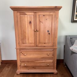 Broyhill ‘Fontana’ Solid Pine Armoire 