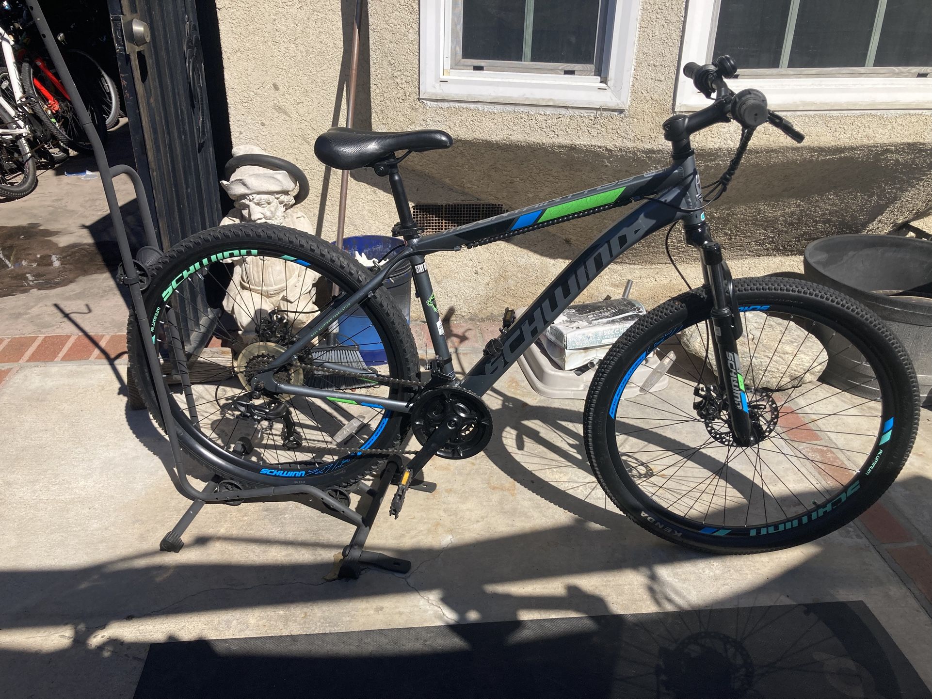 Schwinn Mountain Pass Bike