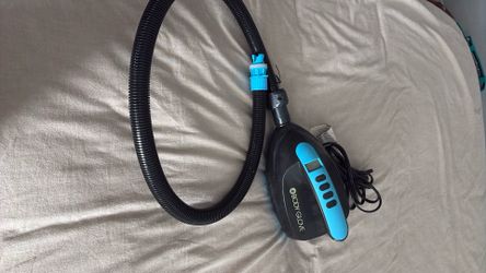 Paddleboard pump with PSI reading
