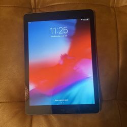 iPad Air (MD786LL/B)