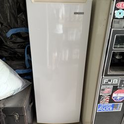 Thomson 8.5 cubic foot upright freezer