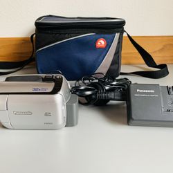Panasonic SDR-H18 30GB Hard Disk Drive Camcorder with 32x Optical Image Stabilized Zoom Bundle 