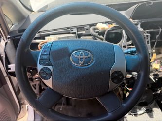 04-07 Toyota pruis steering wheel