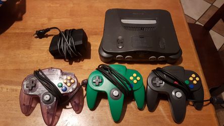Nintendo 64 w/ 3 controllers