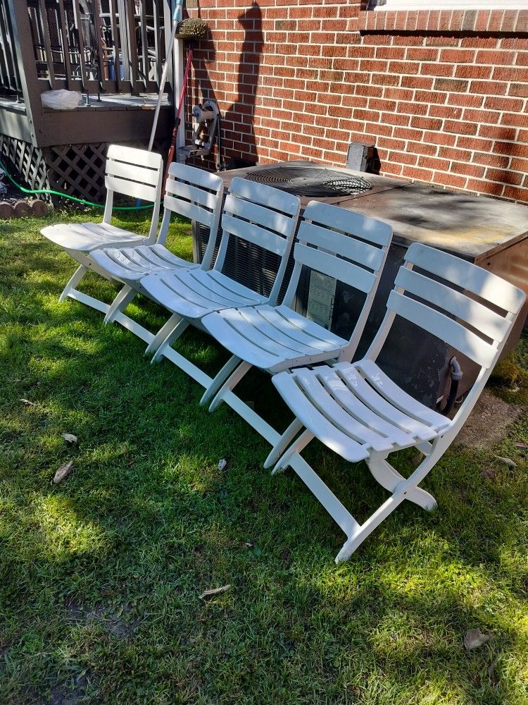 Beast Chairs Heavy Duty Plastic Style In Good Condition 