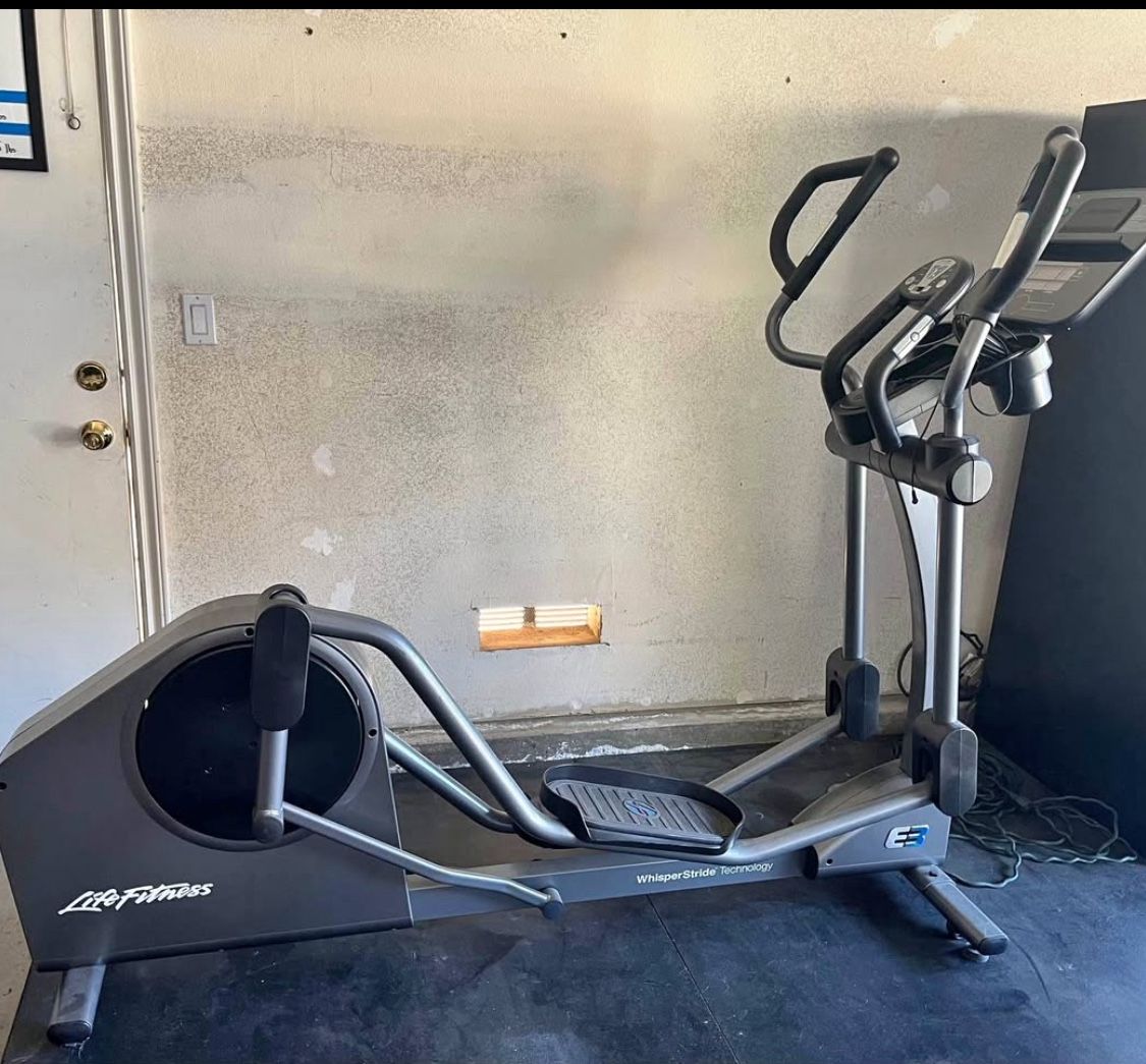 Life Fitness E3 GO Elliptical Cross Trainer