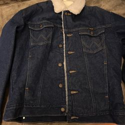 Wrangler Sherpa Jacket (Size M)