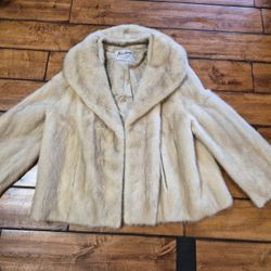 Alaska fur womens small voat