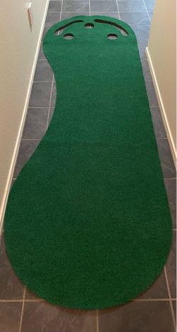 3 Hole Putting Green