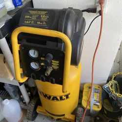 Dewalt 15gal 225psi Air Compressor