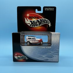 Hot Wheels Cool Collectibles: 32 Ford Sedan (1:64)