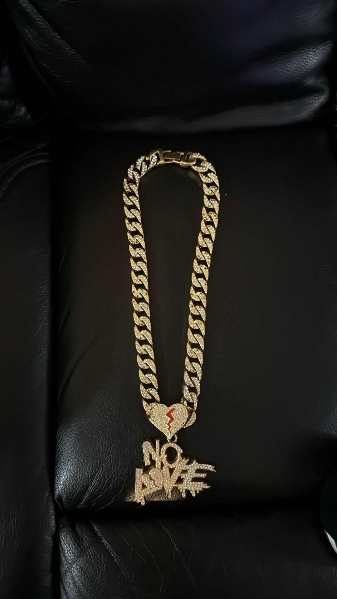 Men's Cracked Heart NO LOVE Pendant Necklace - Hip-Hop Style Sparkling Chain with Red Accent, Edgy Symbolic Jewelry for Bold Fashion Statements, 45cm