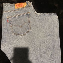 Light wash levi’s 