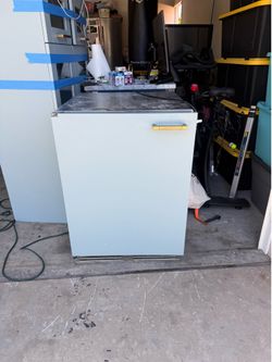 Perlick mini fridge/undercounter built in refrigerator
