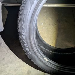 Pirelli
Scorpion 285/40 R22