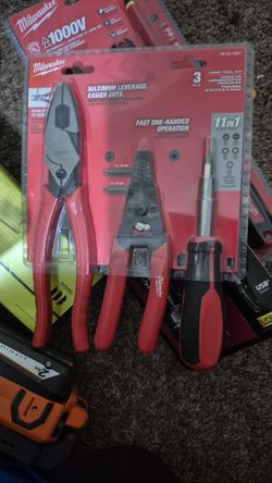 milwaukee Electrician's Screwdriver, Lineman's Plier & Wire Stripper Hand Tool Kit (3-Piece)