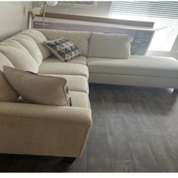 Sectional couch 