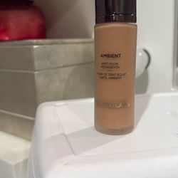 Hourglass Ambient Soft Flow Foundation 
