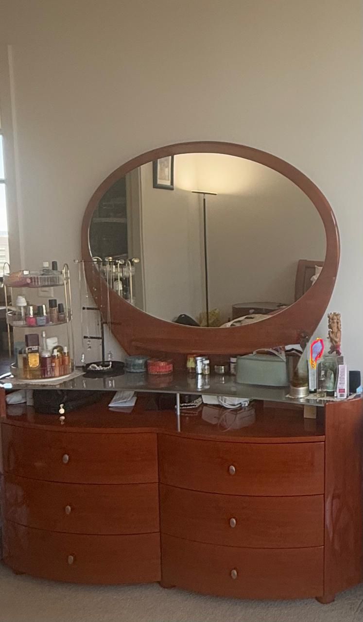 Dresser With Mirror