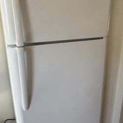 Frigidaire Refrigerator 