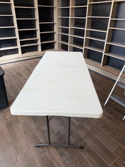 Folding table