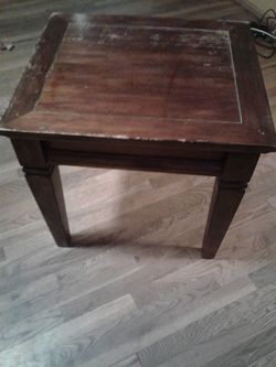 Sturdy End table u can resand or wood furnish