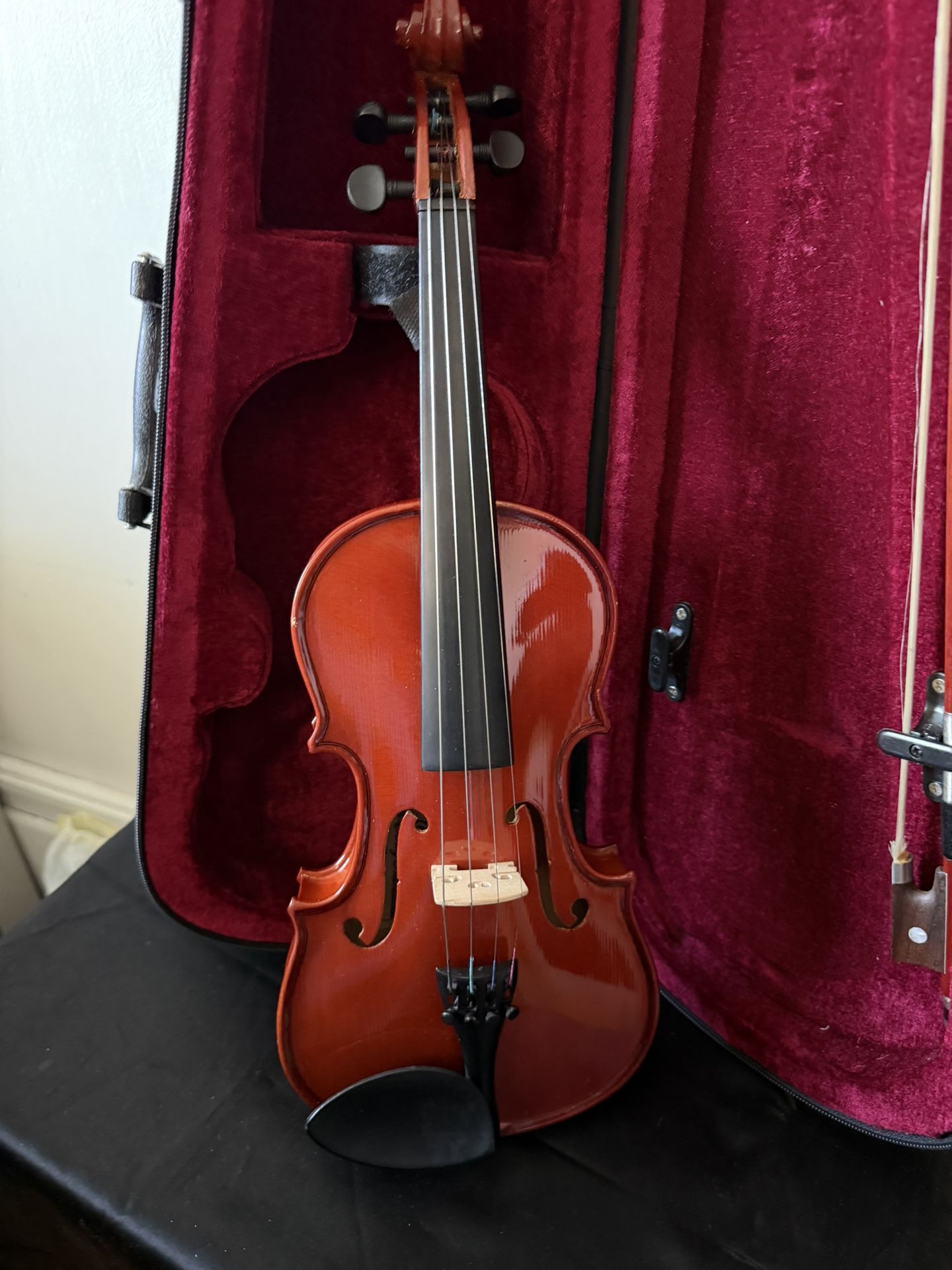 Rossetti Stellar International Violin.  For Ages 7-10 Years Old
