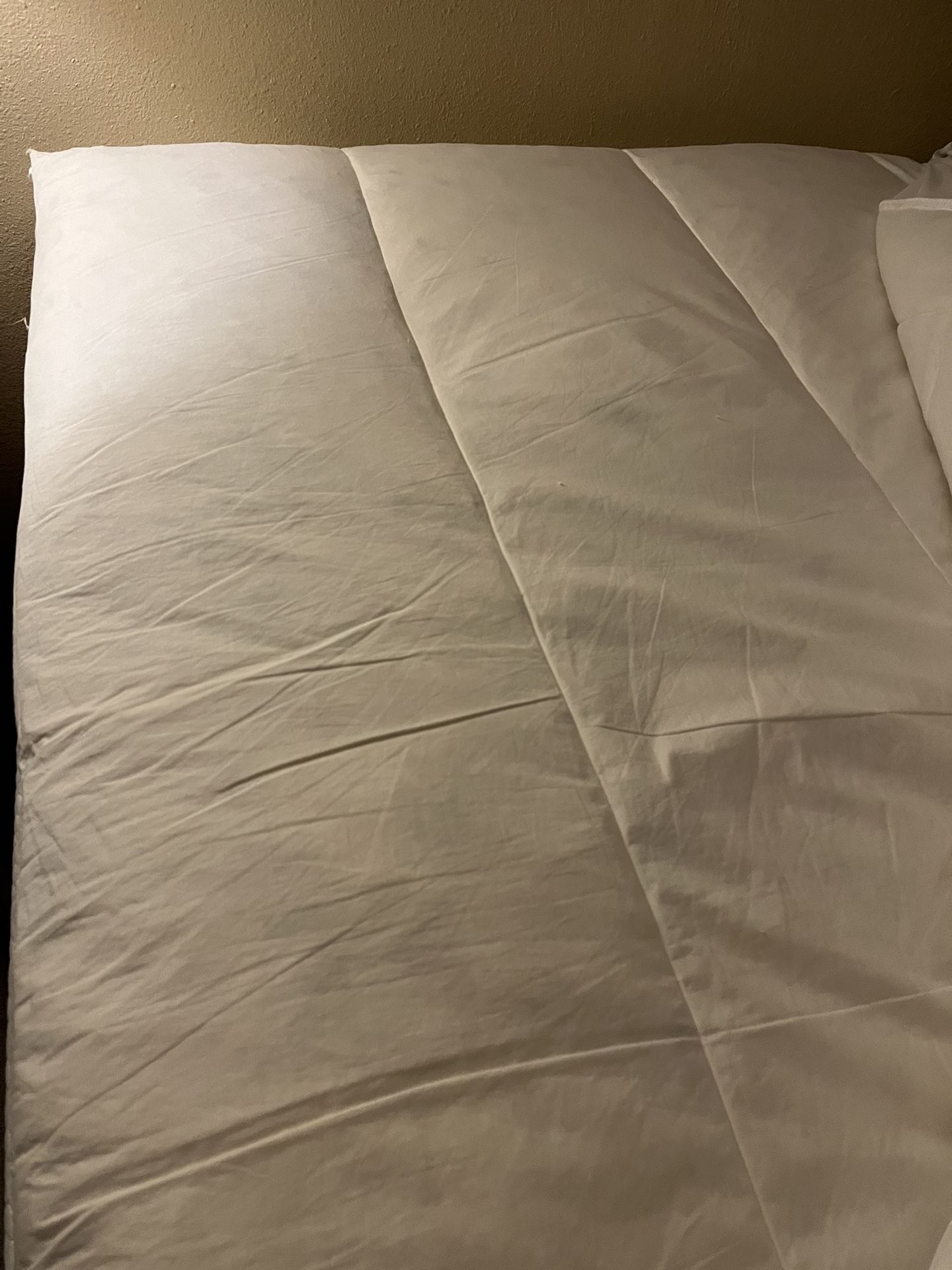 Full/Queen Feather Topper