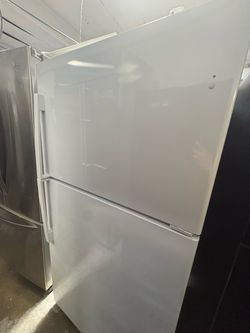 White Top-Freezer Refrigerator