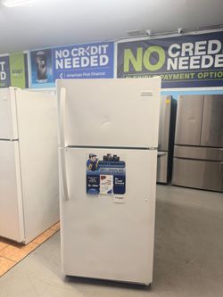 Frigidaire Top and Bottom Refrigerator in White