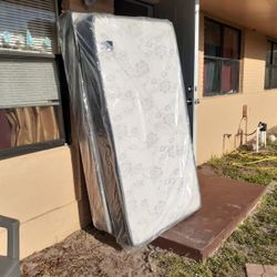 NEW TWIN-SIZE MATTRESS AND BOX SPRING